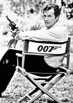 007 Bond Moore