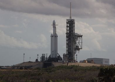 Falcon Heavy before launch