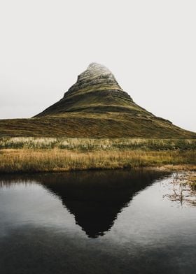 Iceland lake mountain