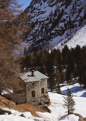 house in snow 