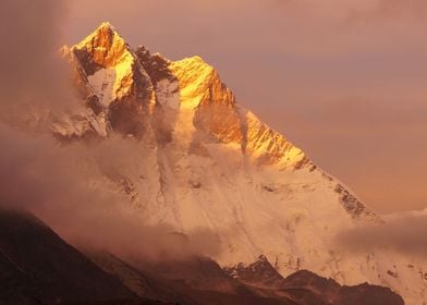 Everest Glowing Gold