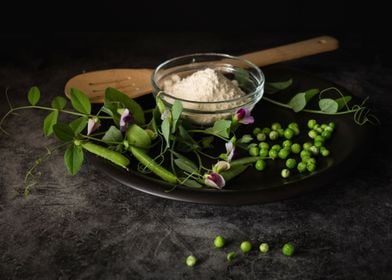 Green peas and flowers 