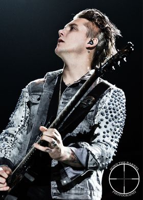 Synyster Gates Guitarist