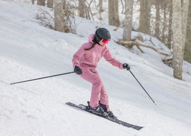 Alpine ski woman skiing do
