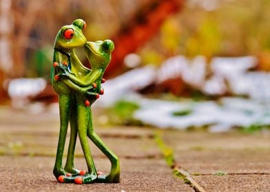 COUPLE OF FROGS IN LOVE