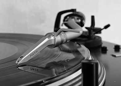 Tonearm on Vinyl