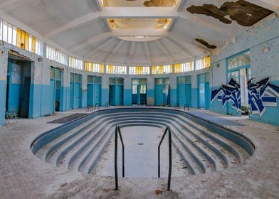 Piscine des thermes bleu