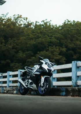 Yamaha R15