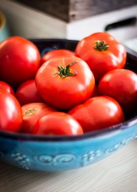 a bowl of tomato