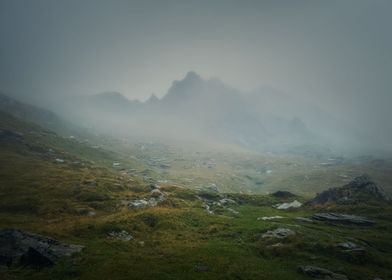 Transfagarasan misty mount