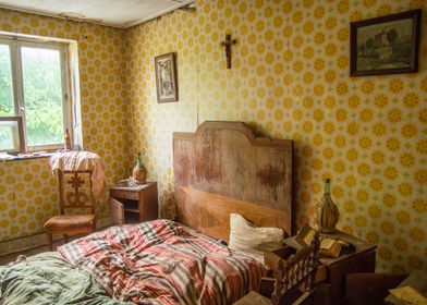 Old yellow bedroom