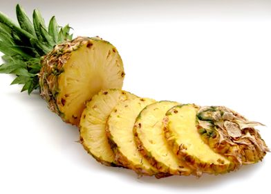 sliced pineapple 