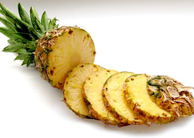 sliced pineapple 