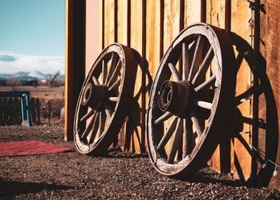 Pair of wagon wheels 