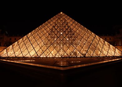 LE LOUVRE PARIS