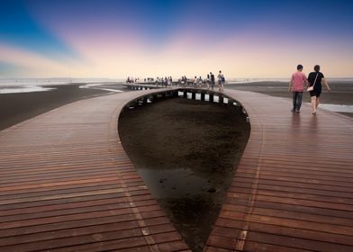 Wooden pallet walkway