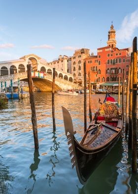 Rialto bridge and gondola