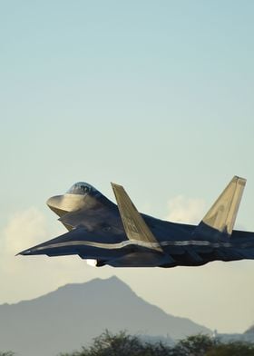 F22 Raptor taking off