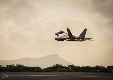 F22 Raptor taking off