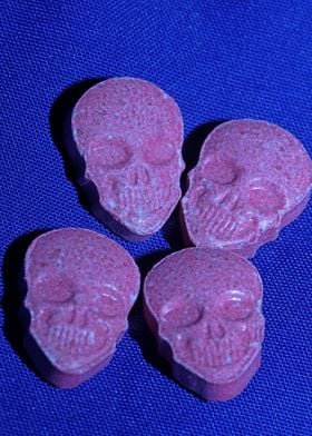 Skull ecstasy pills macro