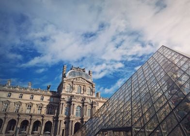 Outdoors view to Louvre