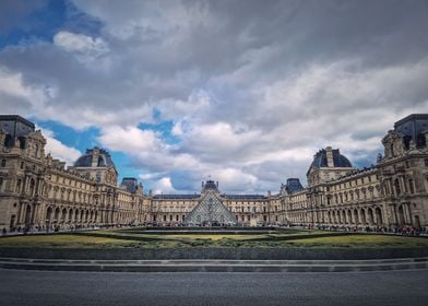 Louvre Museum in Paris Fr