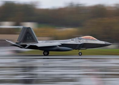 F22 taking off