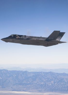 F35 in flight