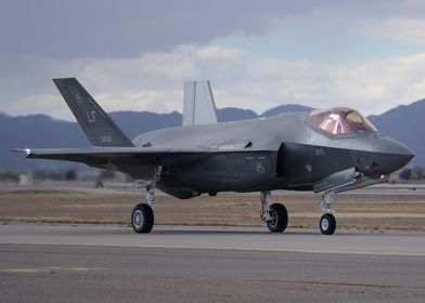 F35 taxiing