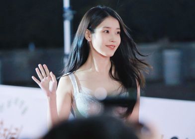 say hi to IU