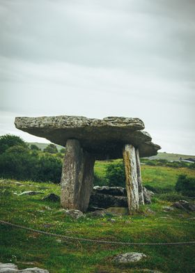 Poulnabrone Tomb