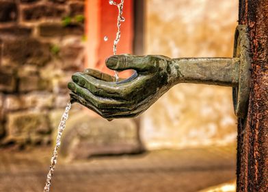 Hand water fountain