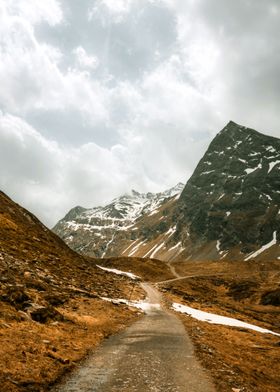 THE ROAD TO THE MOUNTAIN