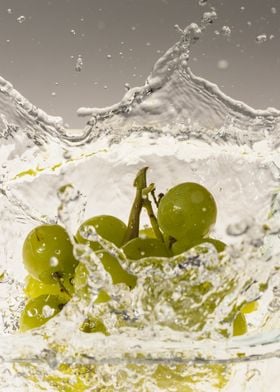 Grapes falling into water2