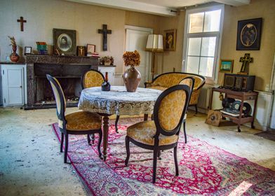 A luxurious dining room