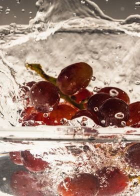 Red grapes splashing 2
