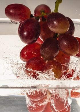 Red grapes splashing 1