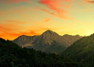 EVENING MOUNTAIN VIEW