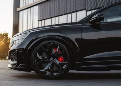 Audi RSQ8 V4