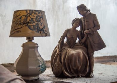 Statue of couple luminary