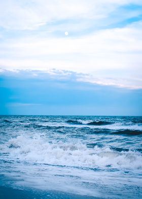 Ocean waves crashing in