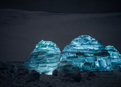 Igloos in the dark