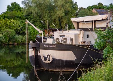 Mora Nzambe houseboat