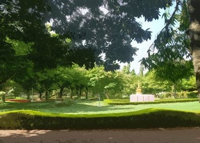 Golden Park Statue