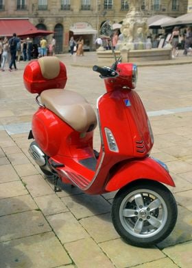 Red Scooter Bordeaux