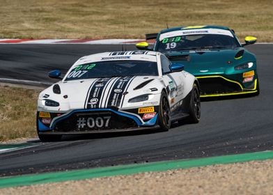 Aston Martin Vantage GT4