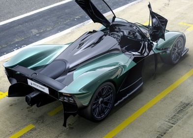 Aston Martin Valkyrie 2022