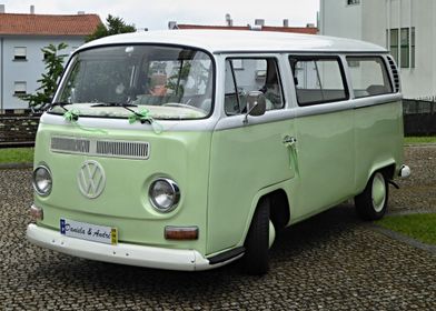 Volkswagen T2 Bus 02