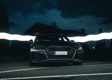 Audi RS4 V11