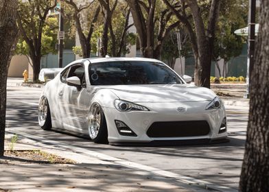 White Toyota GT86